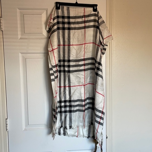 Burberry Accessories - Burberry scarf